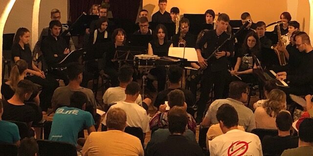 IMG_4428 KONCERT UČENIKA GLAZBENE ŠKOLE PAVLA MARKOVCA U CENTRU LUG