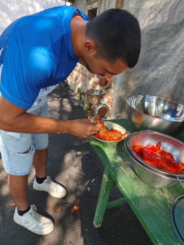 Pravljenje zimnice u stambenoj zajednici u Jaski - 14.9.2025.